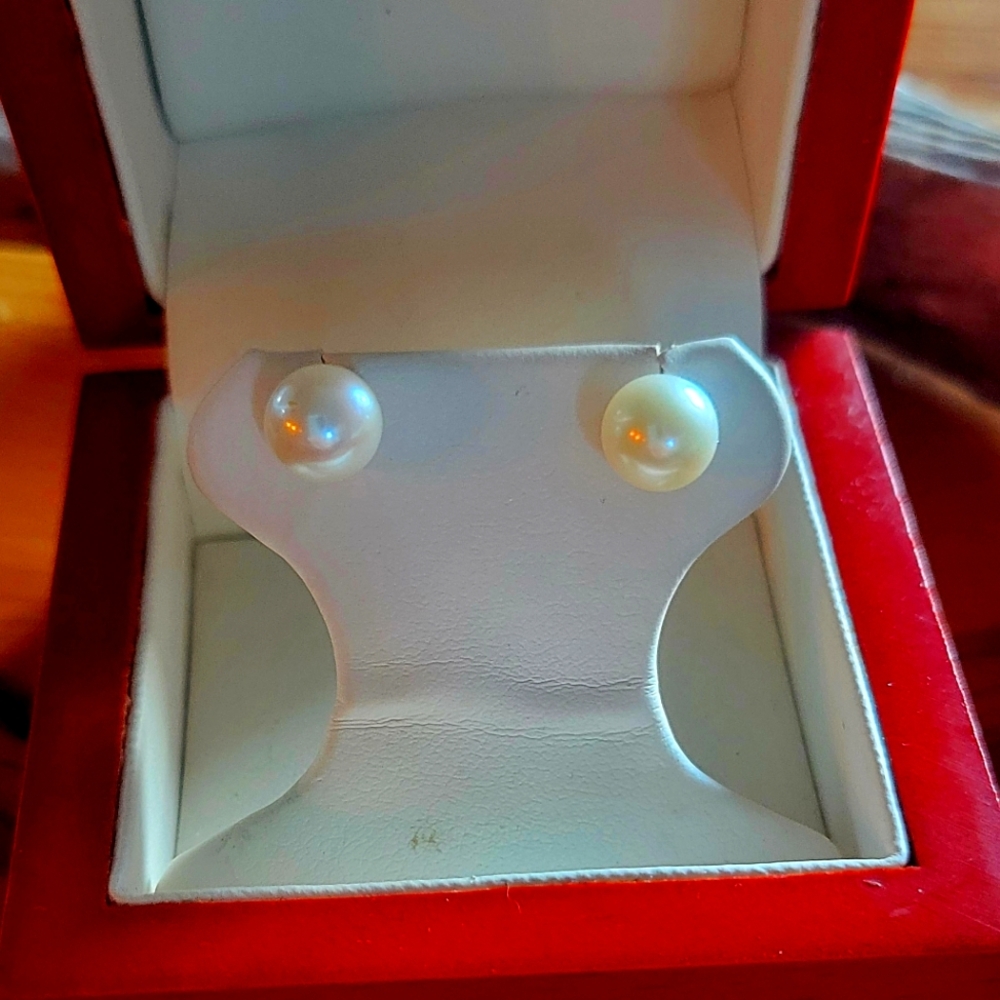 Beautiful pearl earrings